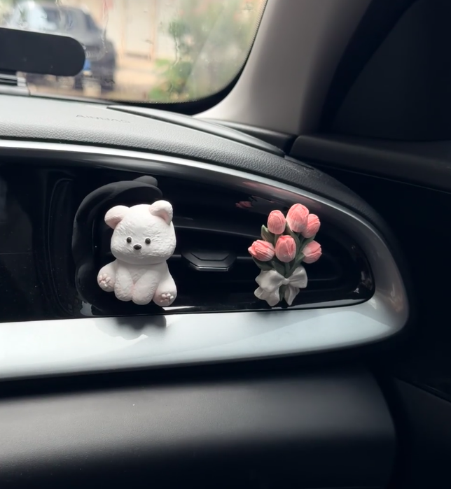 Custom cute bear and pink tulip flower car vent clip aroma diffuser set for automotive accessories
